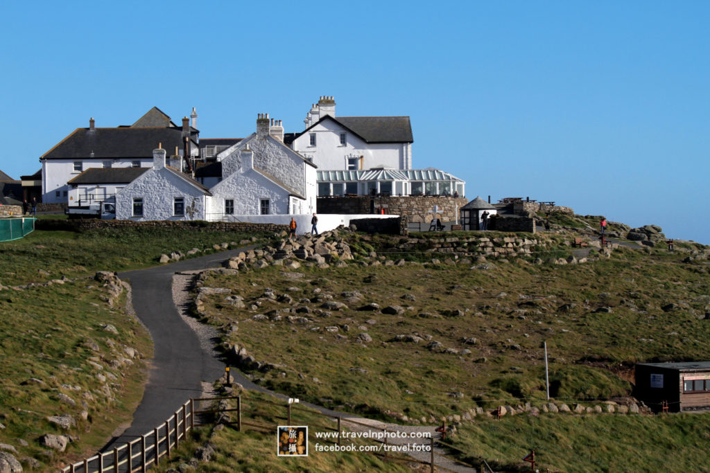 The Land's End Hotel，建於 19 世紀初，曾經在第二次世界大戰中遭受炮火摧毀